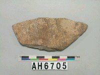 藏品(灰褐色細砂陶片)的圖片